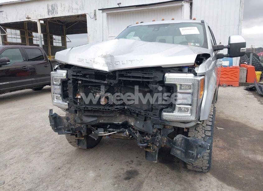 Photo 6 of 2018 Ford F-250 LARIAT (VIN 1FT7W2BT1JEC54725)