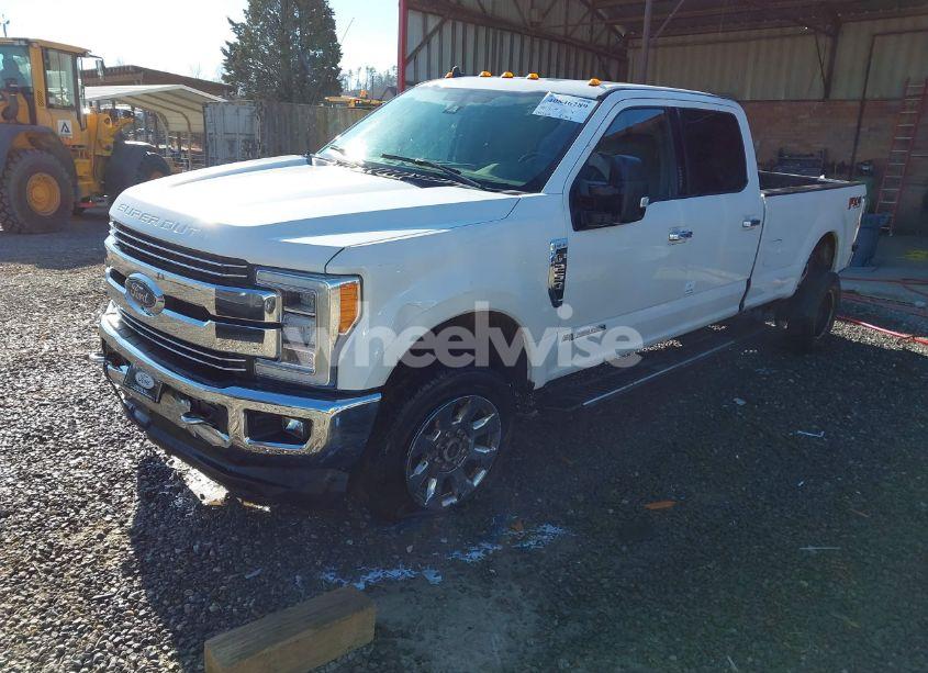 Photo 2 of 2019 Ford F-250 LARIAT (VIN 1FT7W2BT1KED90306)