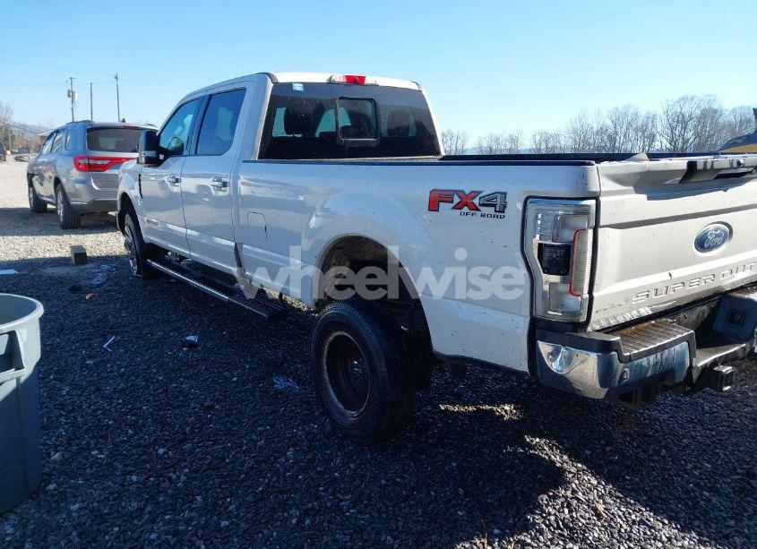 Photo 3 of 2019 Ford F-250 LARIAT (VIN 1FT7W2BT1KED90306)