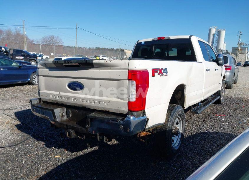 Photo 4 of 2019 Ford F-250 LARIAT (VIN 1FT7W2BT1KED90306)