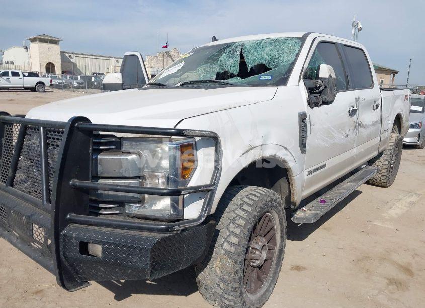 Photo 2 of 2019 Ford F-250 LARIAT (VIN 1FT7W2BT1KEE73217)