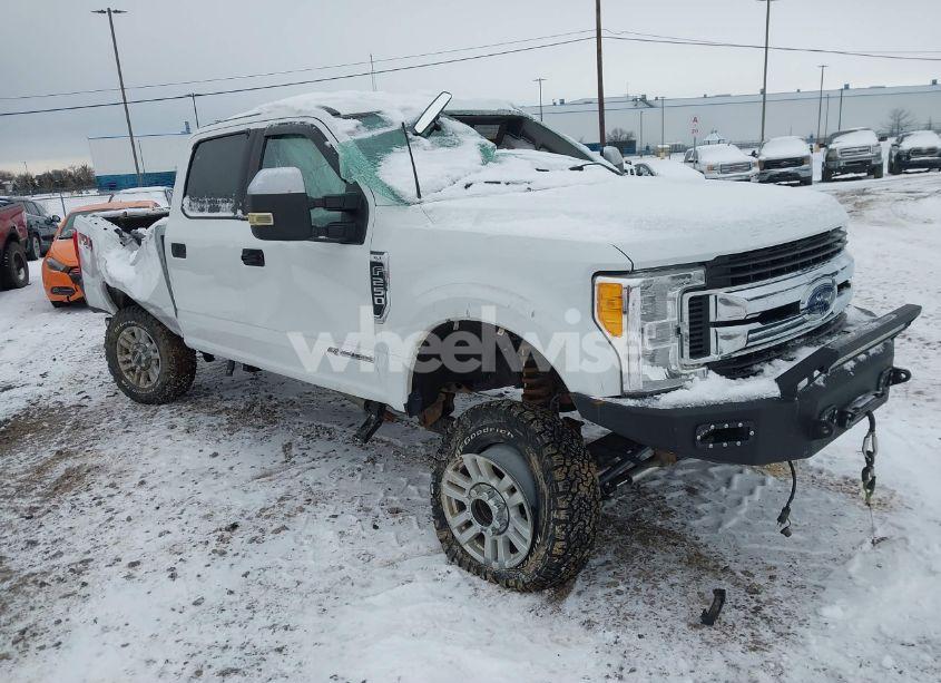 2017 Ford F-250 XLT (VIN 1FT7W2BT2HED52429) main photo