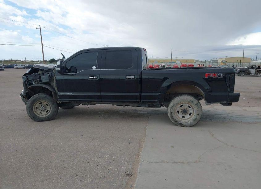 Photo 13 of 2018 Ford F-250 PLATINUM (VIN 1FT7W2BT2JEB58330)