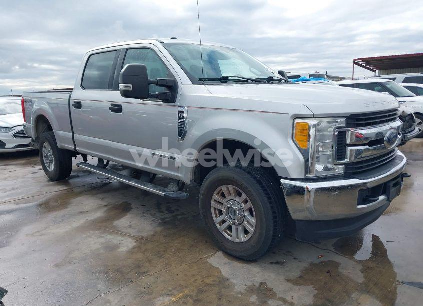 2017 Ford F-250 XLT (VIN 1FT7W2BT3HED69322) main photo