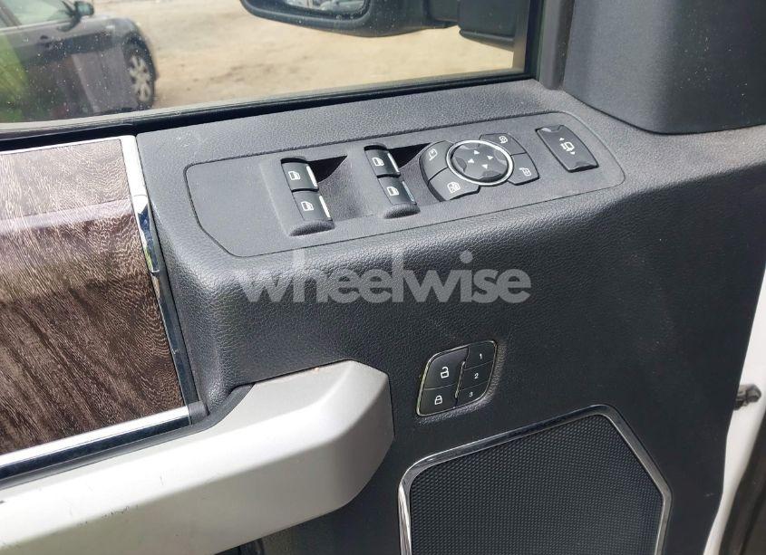 Photo 19 of 2019 Ford F-250 LARIAT (VIN 1FT7W2BT3KED60143)