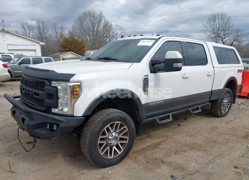 Photo 2 of 2019 Ford F-250 LARIAT (VIN 1FT7W2BT3KED60143)
