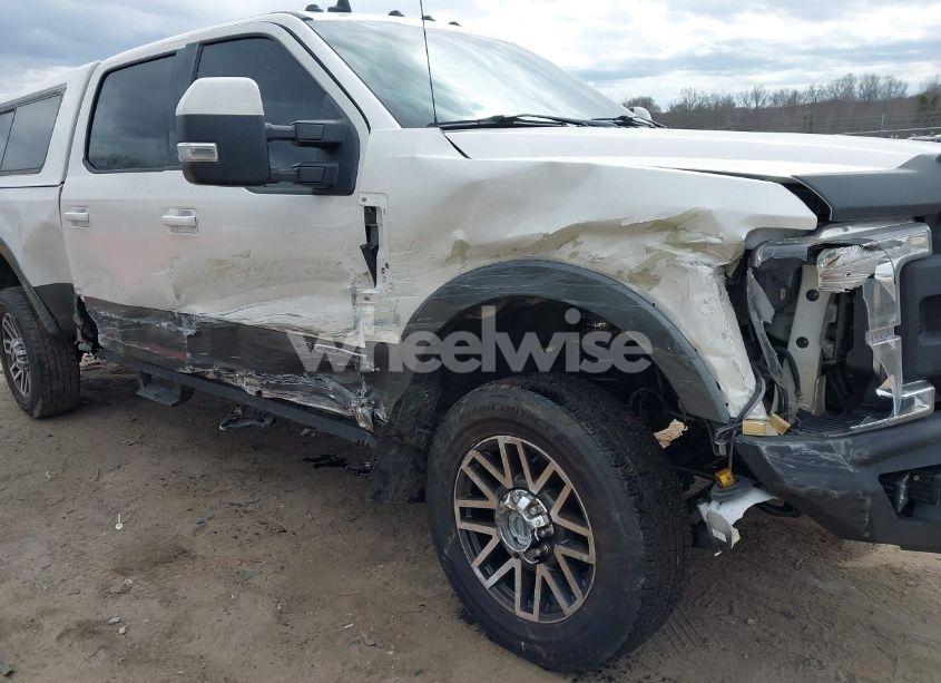 Photo 6 of 2019 Ford F-250 LARIAT (VIN 1FT7W2BT3KED60143)