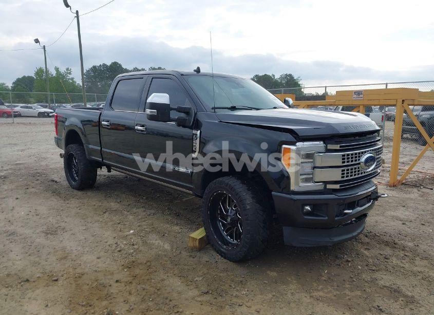 2019 Ford F-250 PLATINUM (VIN 1FT7W2BT3KED98410) main photo