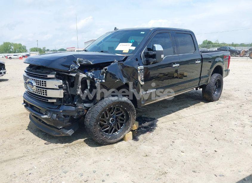 Photo 2 of 2019 Ford F-250 PLATINUM (VIN 1FT7W2BT3KED98410)