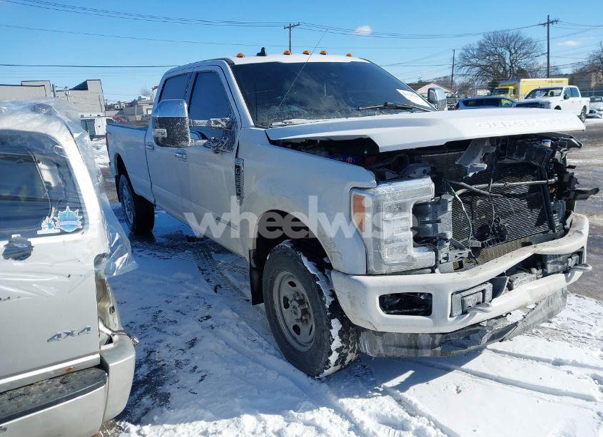 2019 Ford F-250 PLATINUM (VIN 1FT7W2BT3KEE38288) main photo