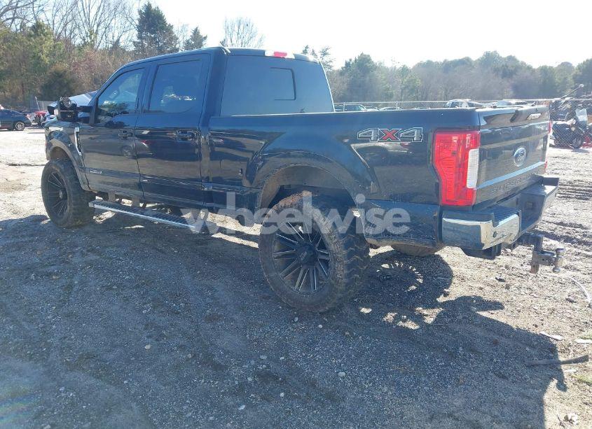 Photo 3 of 2019 Ford F-250 LARIAT (VIN 1FT7W2BT3KEE65605)