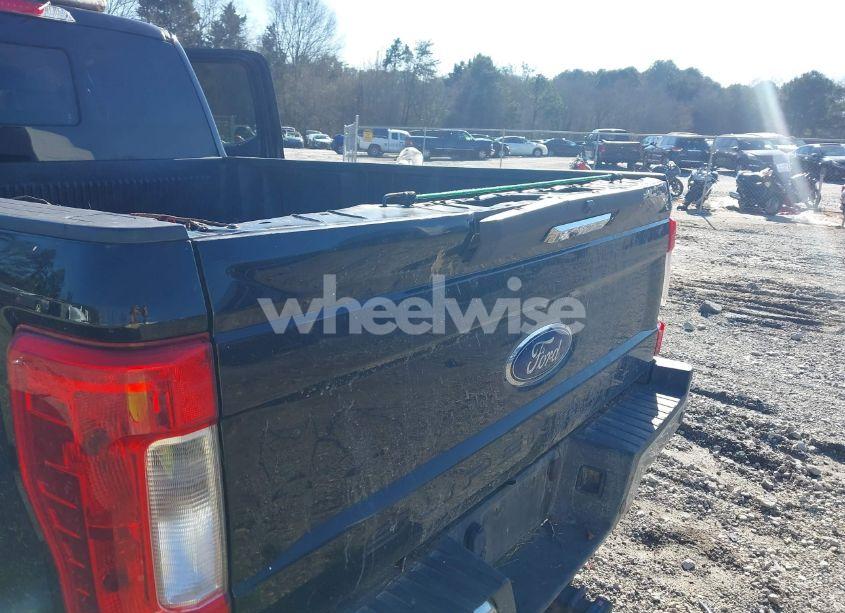 Photo 6 of 2019 Ford F-250 LARIAT (VIN 1FT7W2BT3KEE65605)