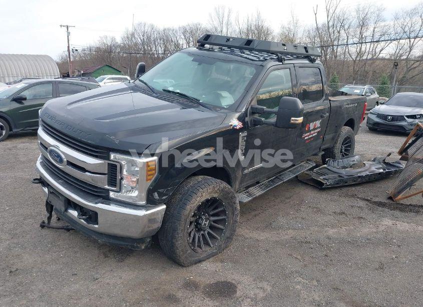 Photo 2 of 2019 Ford F-250 XLT (VIN 1FT7W2BT3KEF51447)