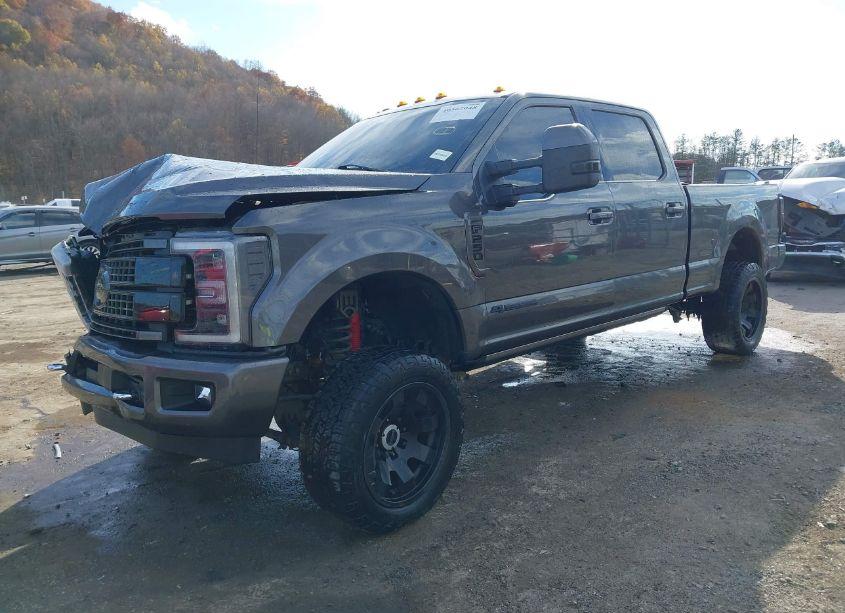 Photo 2 of 2017 Ford F-250 PLATINUM (VIN 1FT7W2BT4HEC50694)