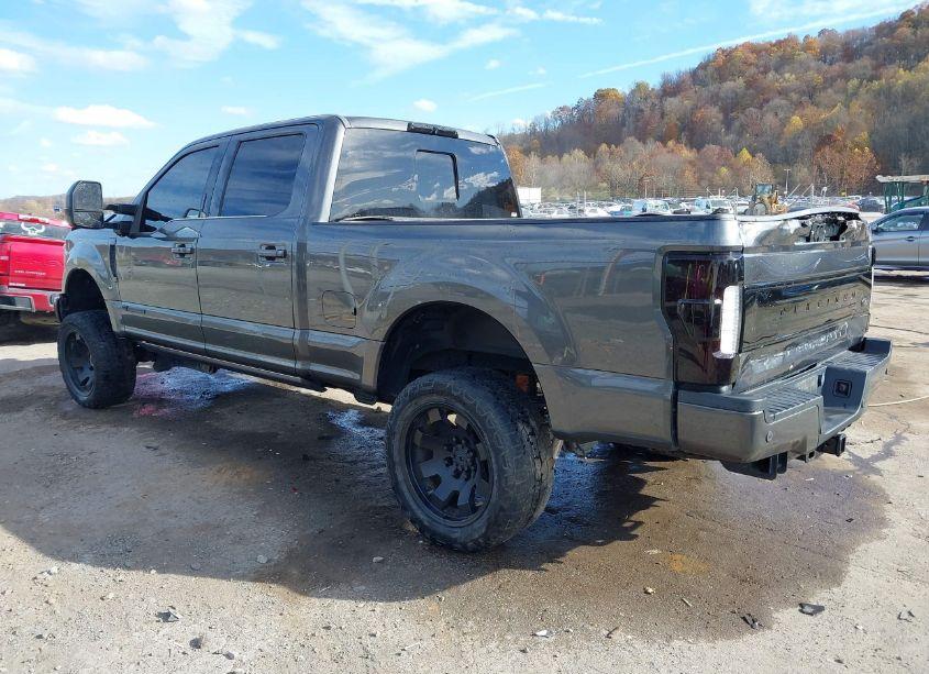 Photo 3 of 2017 Ford F-250 PLATINUM (VIN 1FT7W2BT4HEC50694)