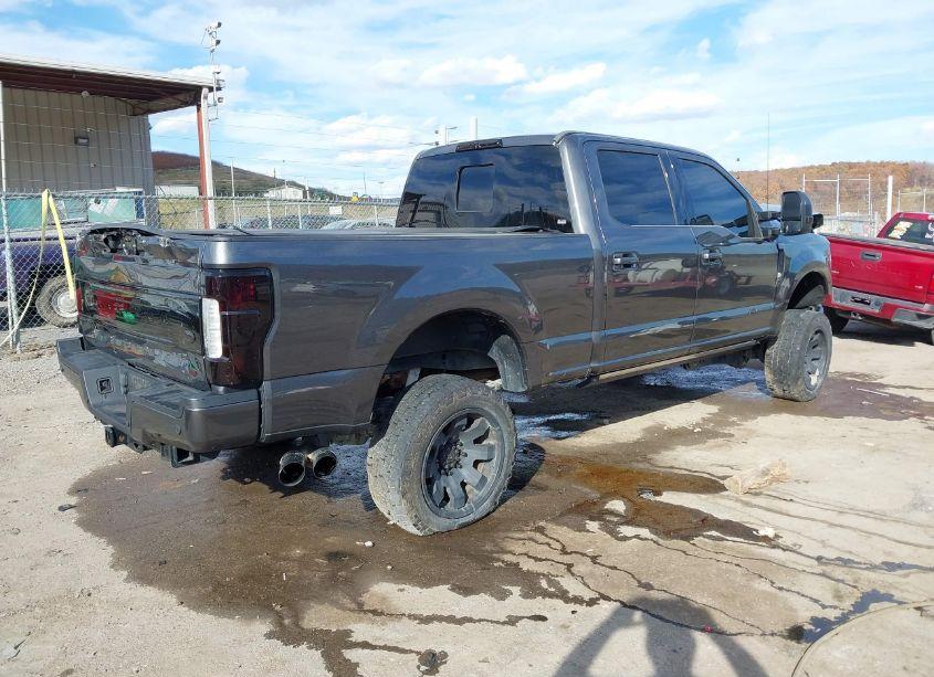 Photo 4 of 2017 Ford F-250 PLATINUM (VIN 1FT7W2BT4HEC50694)