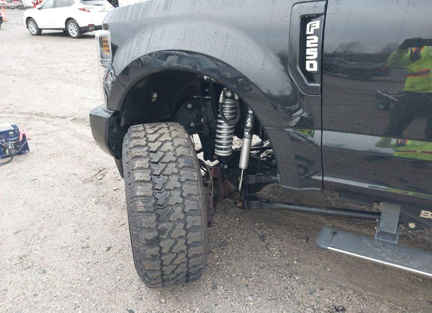 Photo 19 of 2018 Ford F-250 PLATINUM (VIN 1FT7W2BT4JEB62718)