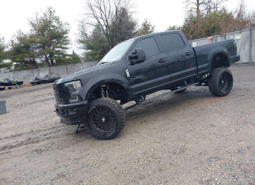 Photo 2 of 2018 Ford F-250 PLATINUM (VIN 1FT7W2BT4JEB62718)