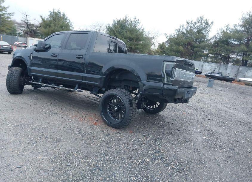 Photo 3 of 2018 Ford F-250 PLATINUM (VIN 1FT7W2BT4JEB62718)