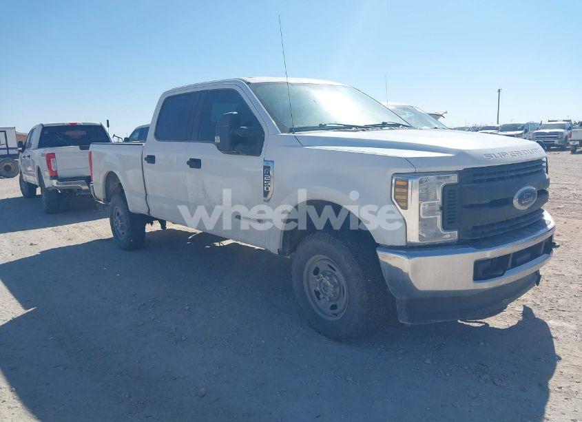 2019 Ford F-250 XL (VIN 1FT7W2BT4KEF52851) main photo