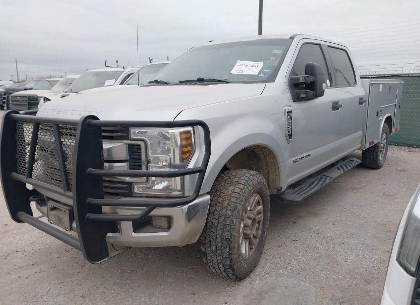 Photo 2 of 2019 Ford F-250 XLT (VIN 1FT7W2BT4KEF52946)