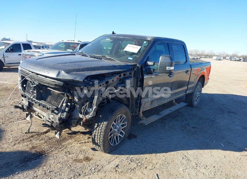 Photo 2 of 2019 Ford F-250 LARIAT (VIN 1FT7W2BT4KEG71712)