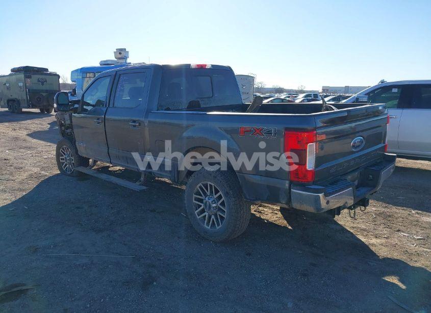 Photo 3 of 2019 Ford F-250 LARIAT (VIN 1FT7W2BT4KEG71712)