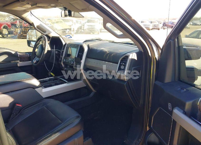 Photo 5 of 2019 Ford F-250 LARIAT (VIN 1FT7W2BT4KEG71712)