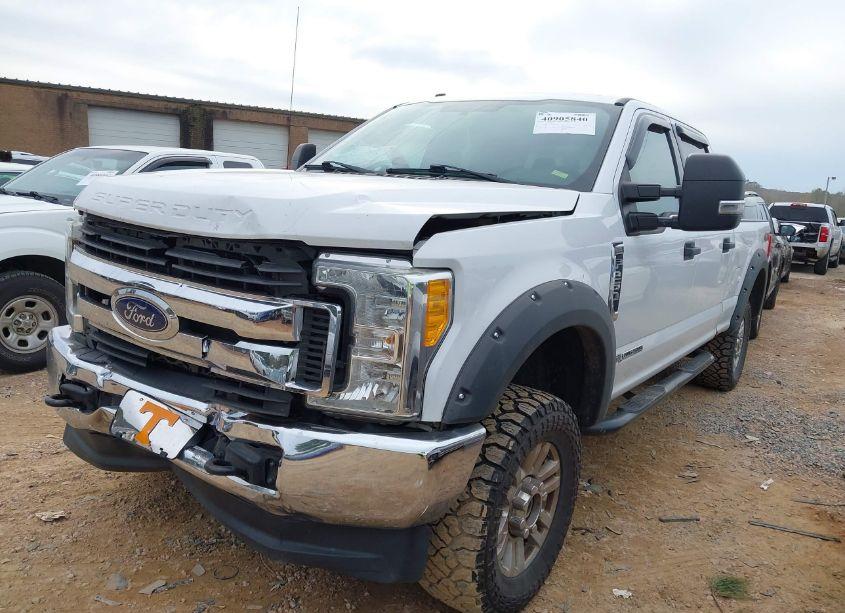 Photo 2 of 2017 Ford F-250 XLT (VIN 1FT7W2BT5HEB48921)