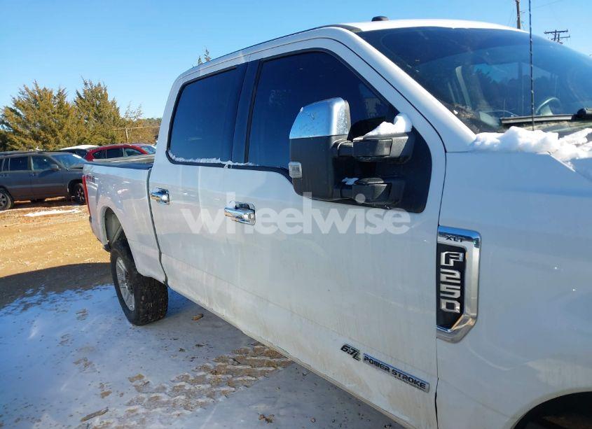 Photo 13 of 2018 Ford F-250 XLT (VIN 1FT7W2BT5JEB21899)