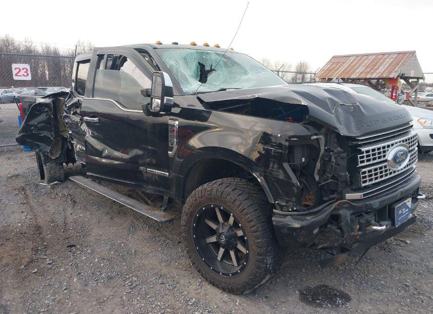 2018 Ford F-250 PLATINUM (VIN 1FT7W2BT5JEC15314) main photo