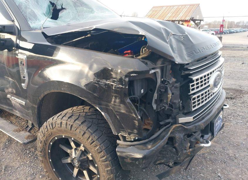 Photo 18 of 2018 Ford F-250 PLATINUM (VIN 1FT7W2BT5JEC15314)