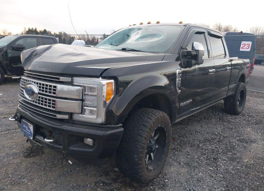 Photo 2 of 2018 Ford F-250 PLATINUM (VIN 1FT7W2BT5JEC15314)