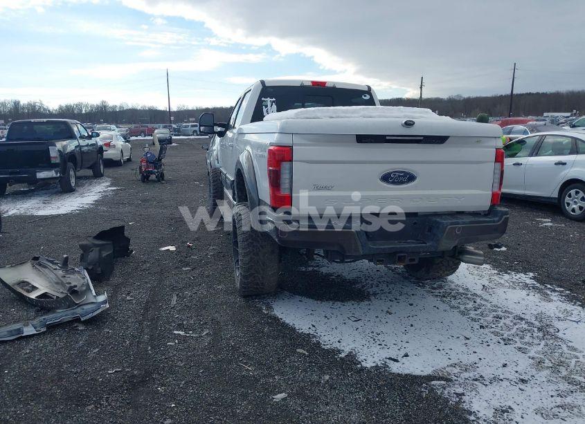 Photo 3 of 2019 Ford F-250 LARIAT (VIN 1FT7W2BT5KEC16559)