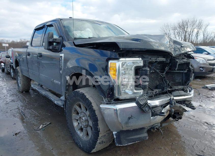 2017 Ford F-250 XLT (VIN 1FT7W2BT6HEB12851) main photo