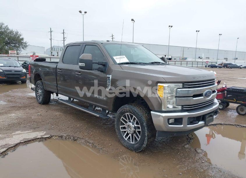 2017 Ford F-250 LARIAT (VIN 1FT7W2BT6HEB13580) main photo