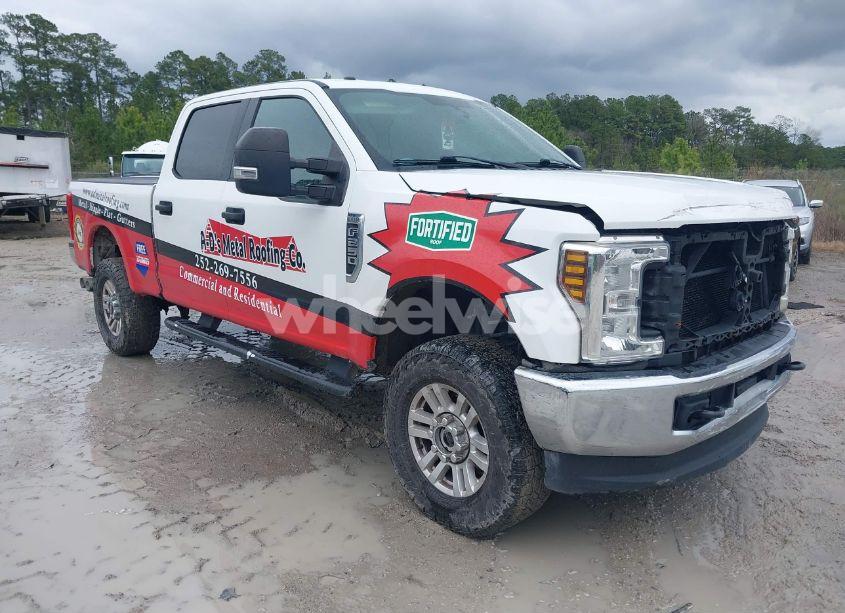 2018 Ford F-250 XLT (VIN 1FT7W2BT6JEC62061) main photo