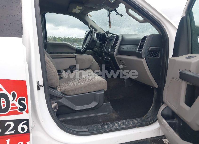 Photo 5 of 2018 Ford F-250 XLT (VIN 1FT7W2BT6JEC62061)