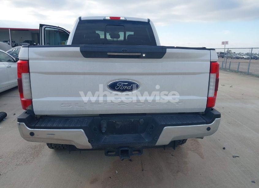 Photo 16 of 2019 Ford F-250 LARIAT (VIN 1FT7W2BT6KEE02417)