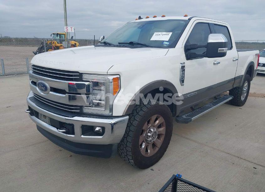 Photo 2 of 2019 Ford F-250 LARIAT (VIN 1FT7W2BT6KEE02417)