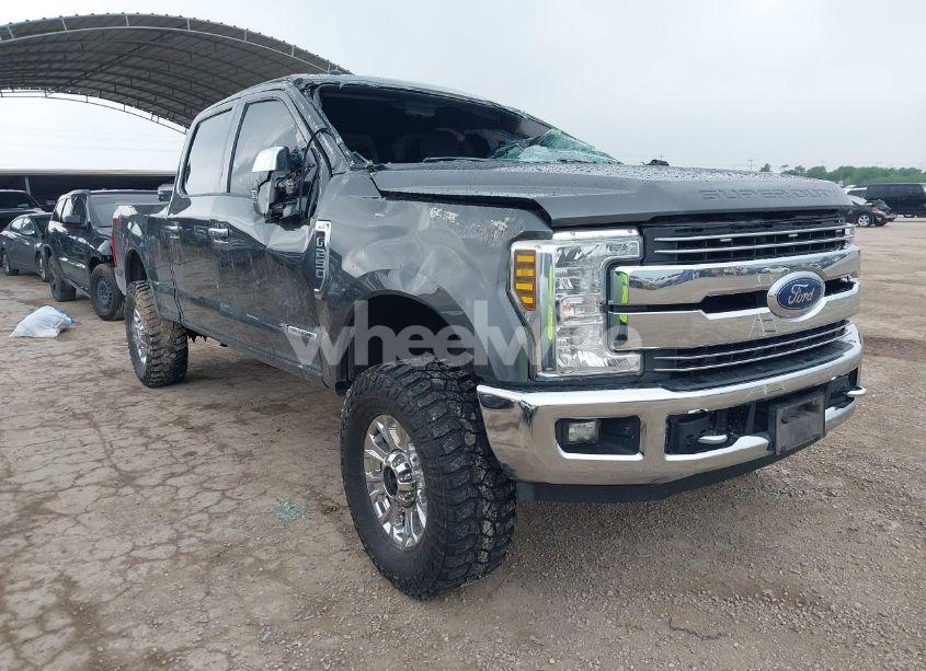 2019 Ford F-250 XLT (VIN 1FT7W2BT6KEF11749) main photo