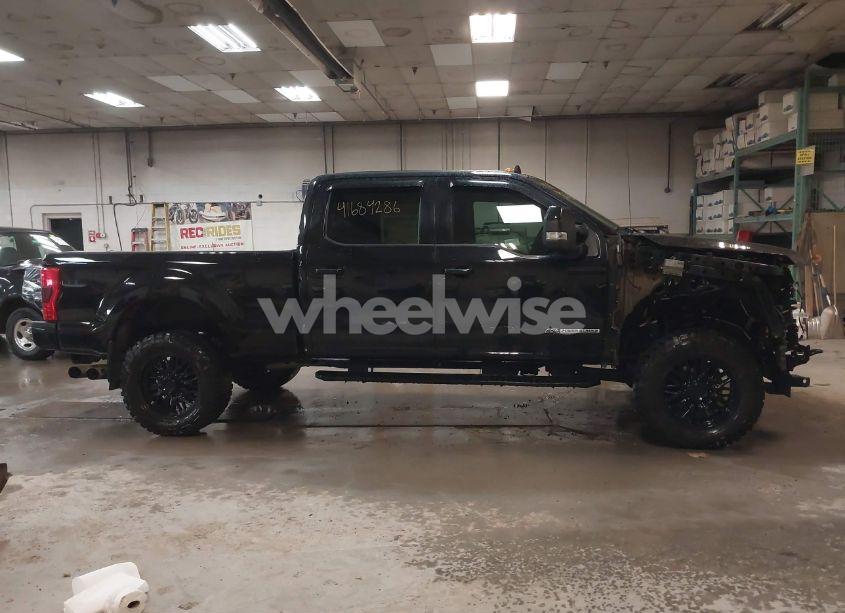 Photo 14 of 2019 Ford F-250 LARIAT (VIN 1FT7W2BT6KEF45755)