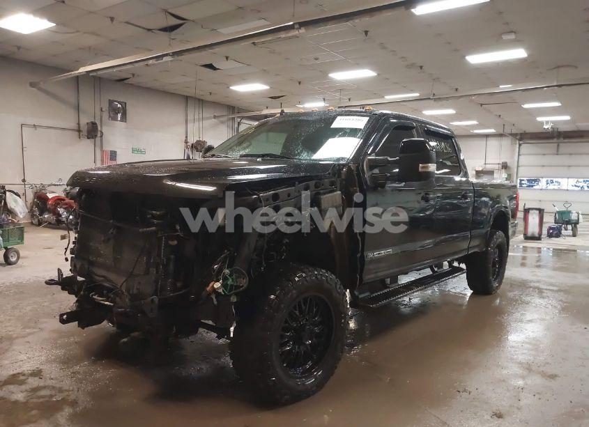 Photo 2 of 2019 Ford F-250 LARIAT (VIN 1FT7W2BT6KEF45755)