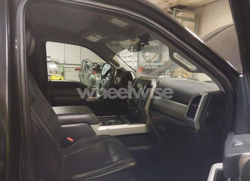 Photo 5 of 2019 Ford F-250 LARIAT (VIN 1FT7W2BT6KEF45755)