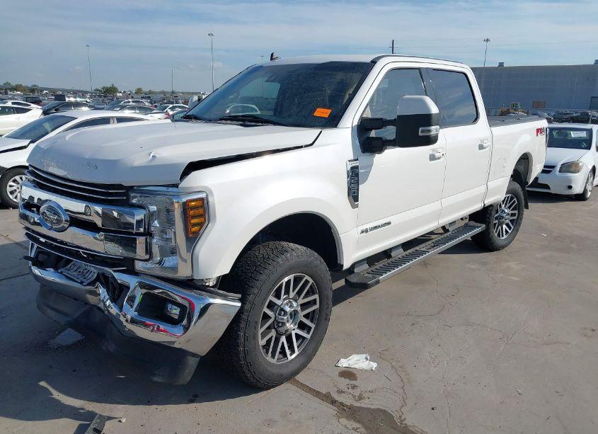 Photo 2 of 2019 Ford F-250 LARIAT (VIN 1FT7W2BT6KEG39859)