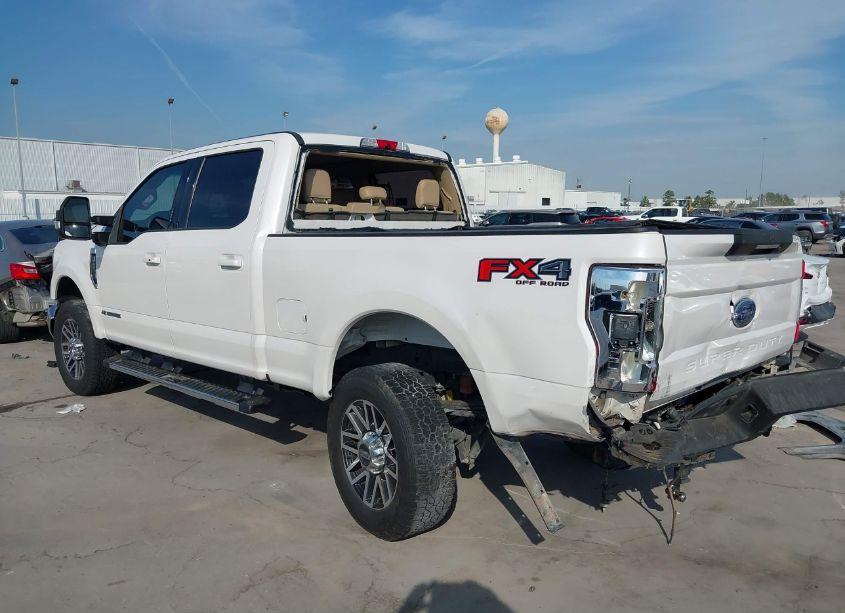 Photo 3 of 2019 Ford F-250 LARIAT (VIN 1FT7W2BT6KEG39859)