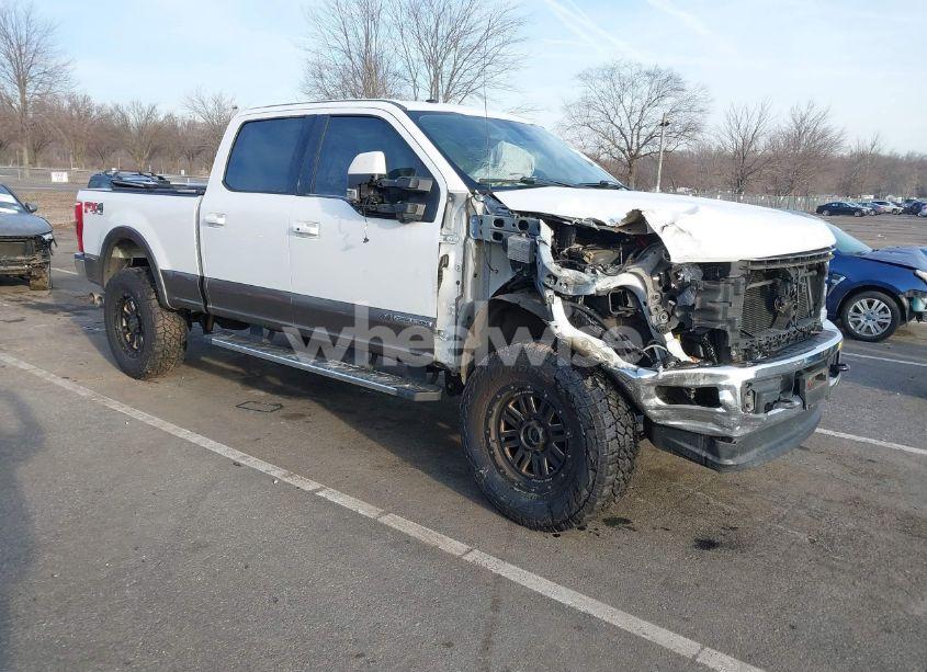 2018 Ford F-250 LARIAT (VIN 1FT7W2BT7JEC87888) main photo