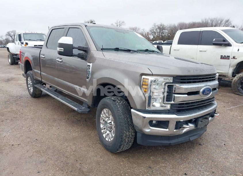 2019 Ford F-250 XLT (VIN 1FT7W2BT7KEC97385) main photo