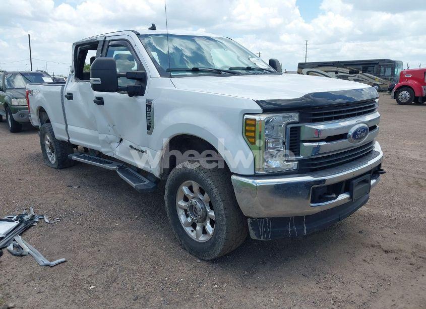 2019 Ford F-250 XL (VIN 1FT7W2BT7KEG38882) main photo