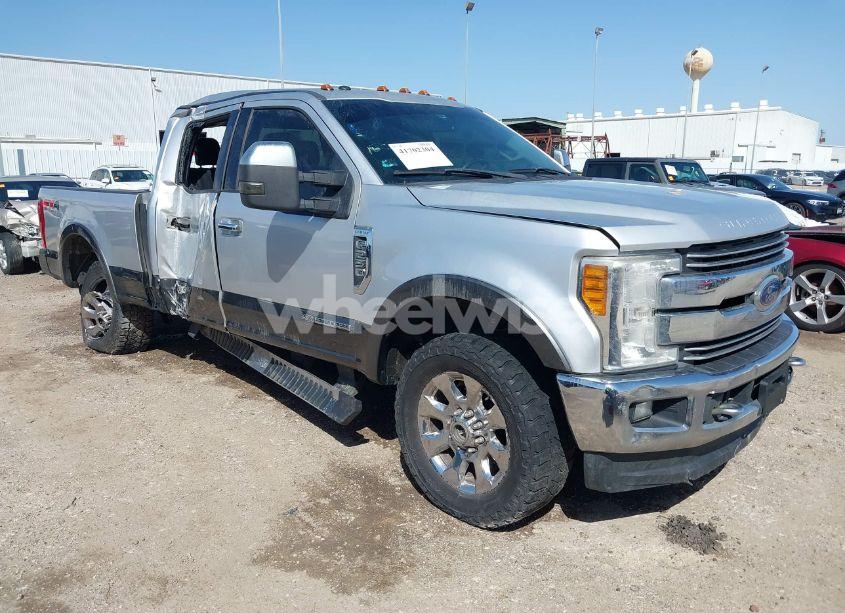2017 Ford F-250 LARIAT (VIN 1FT7W2BT8HEE18448) main photo